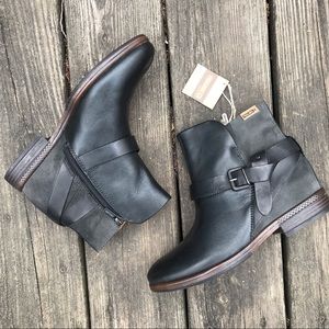 Pikolinos Ordino Buckle Leather Ankle Bootie